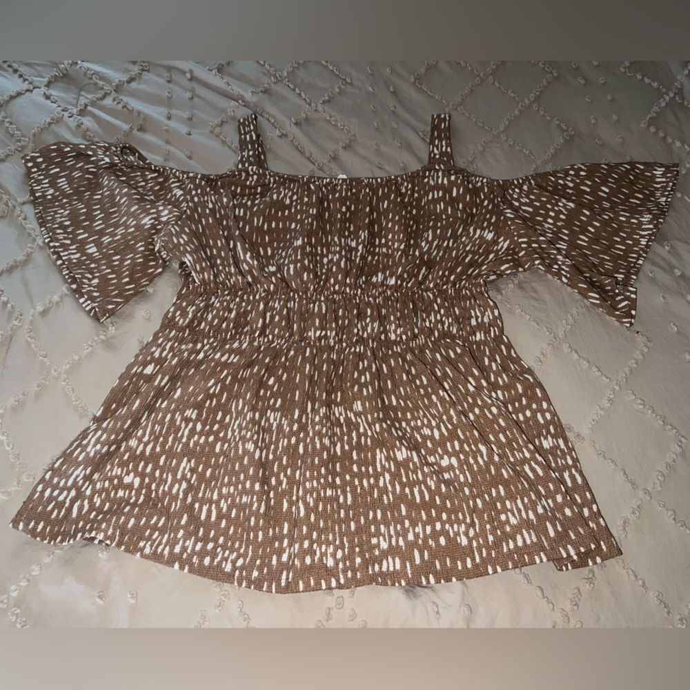 Maurice’s open shoulder top size XL